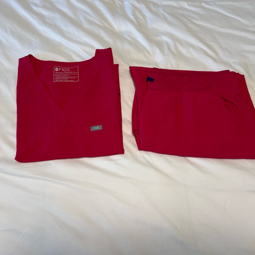 FIGS Scrub Set in Ultra Rose - Top XXL/P, Pants XXL/P